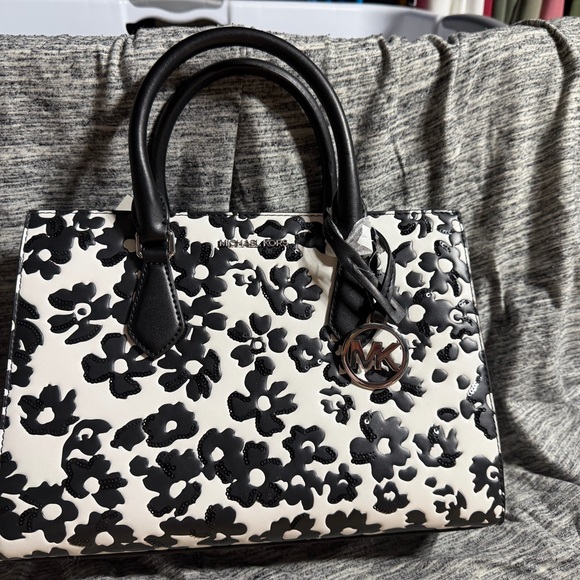 Michael Kors Sheila medium CZ satchel - Picture 3 of 7